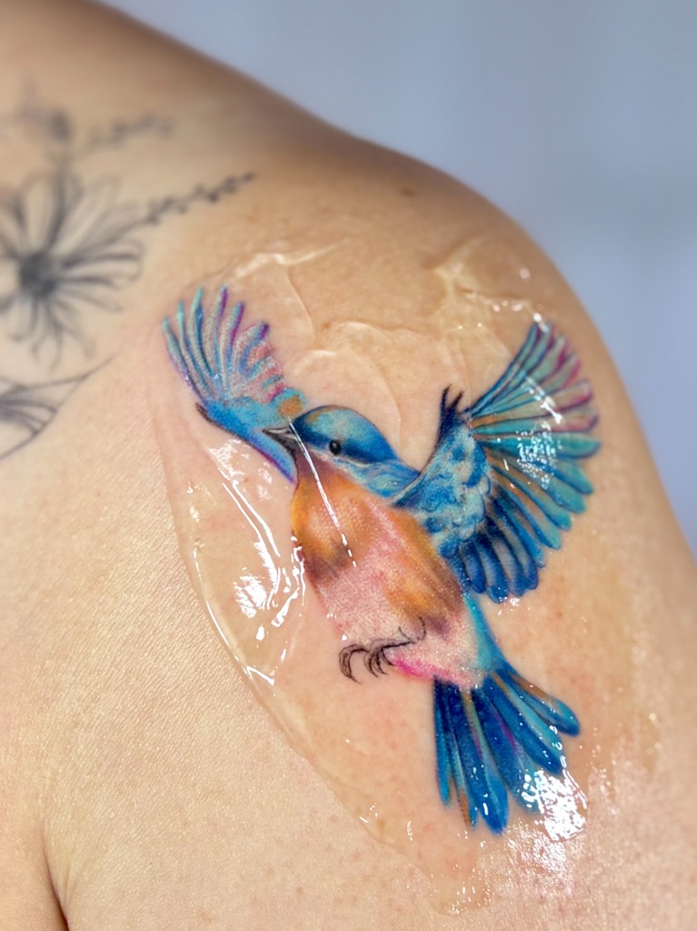 Tatuagem de Pássaro Azul realizada pela mentora