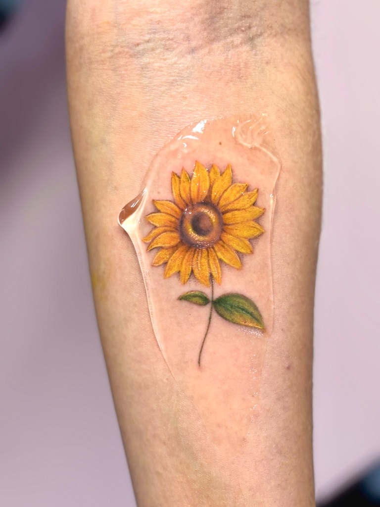Tatuagem de Girassol realizada pela mentora